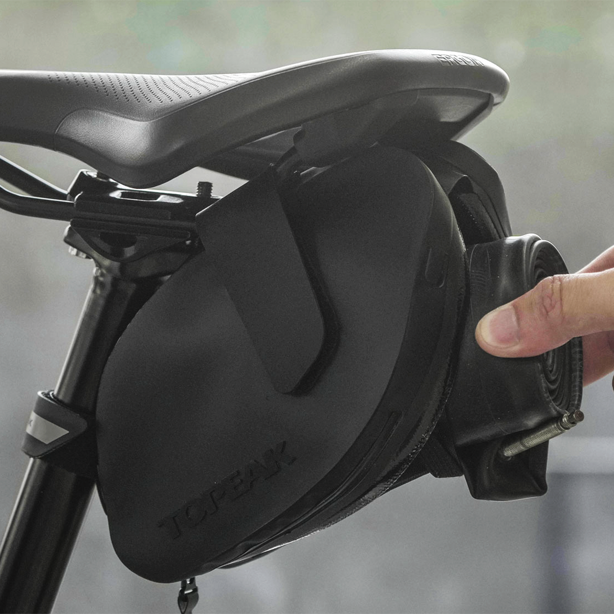 Topeak Weatherproof DynaWedge Large, Strap Mount