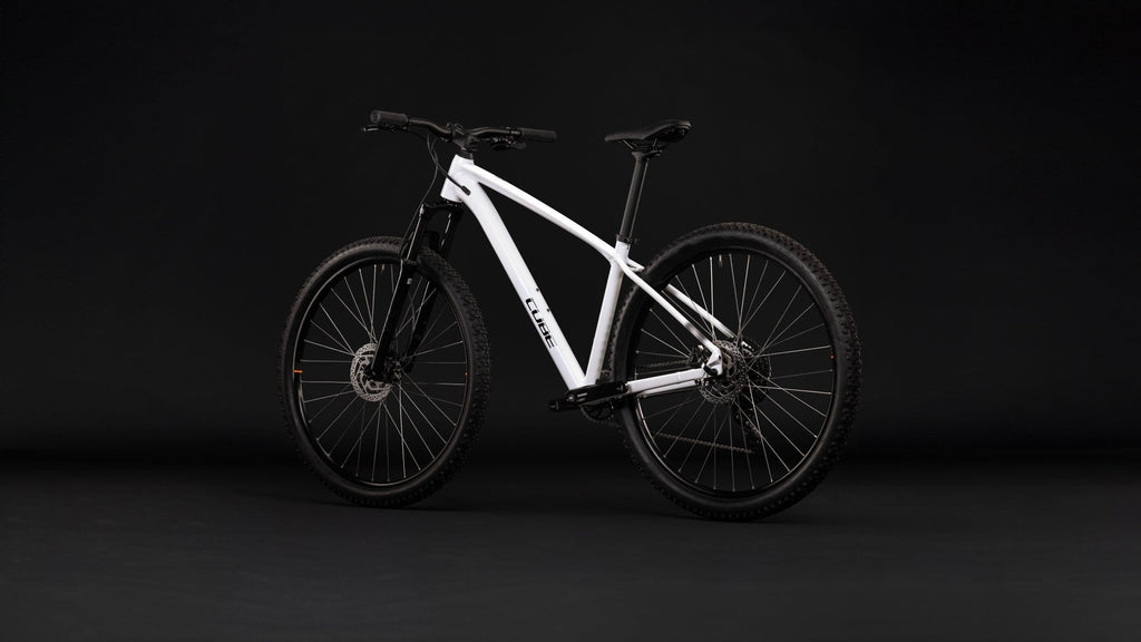 Cube Aim ONE  metallicwhite´n´black (2027)