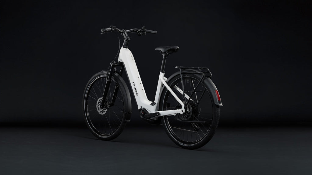 Cube Touring Hybrid ONE 600 Easy Entry metallicwhite´n´chrome (2027)