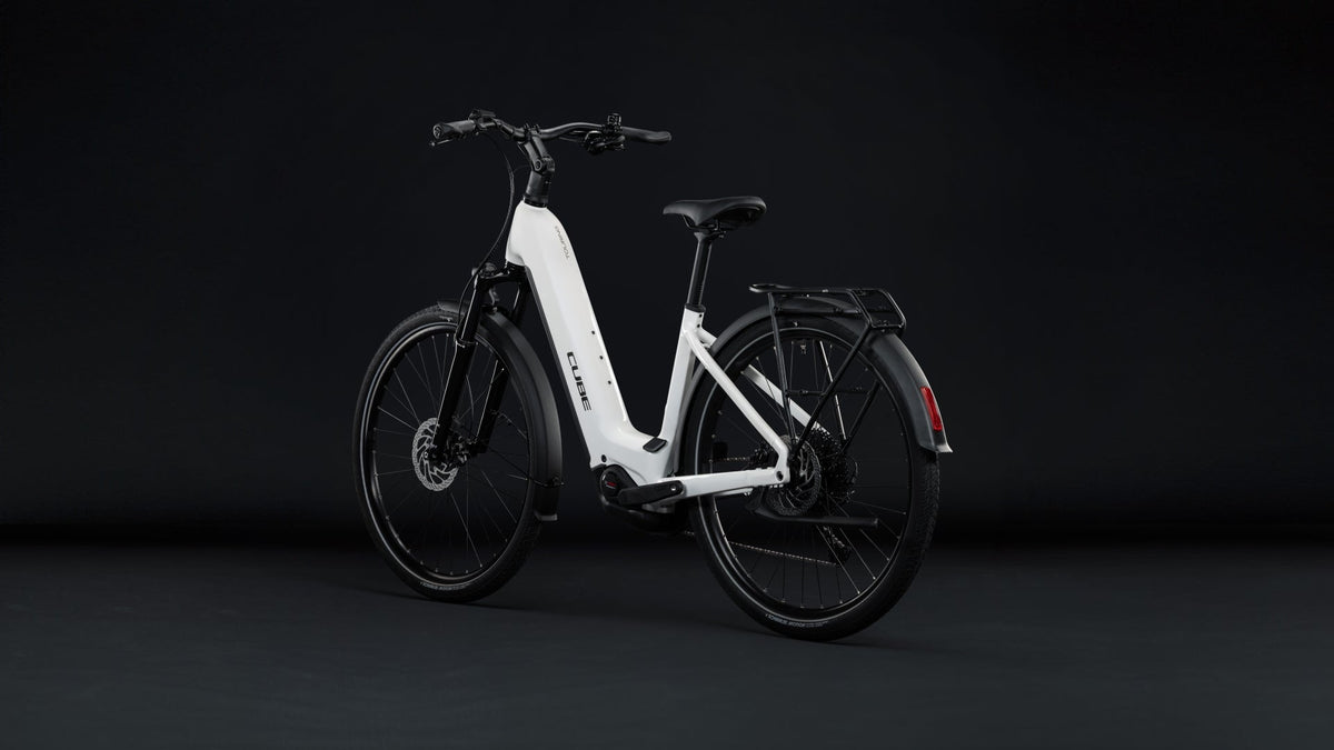 Cube Touring Hybrid ONE 600 Easy Entry metallicwhite´n´chrome (2027)
