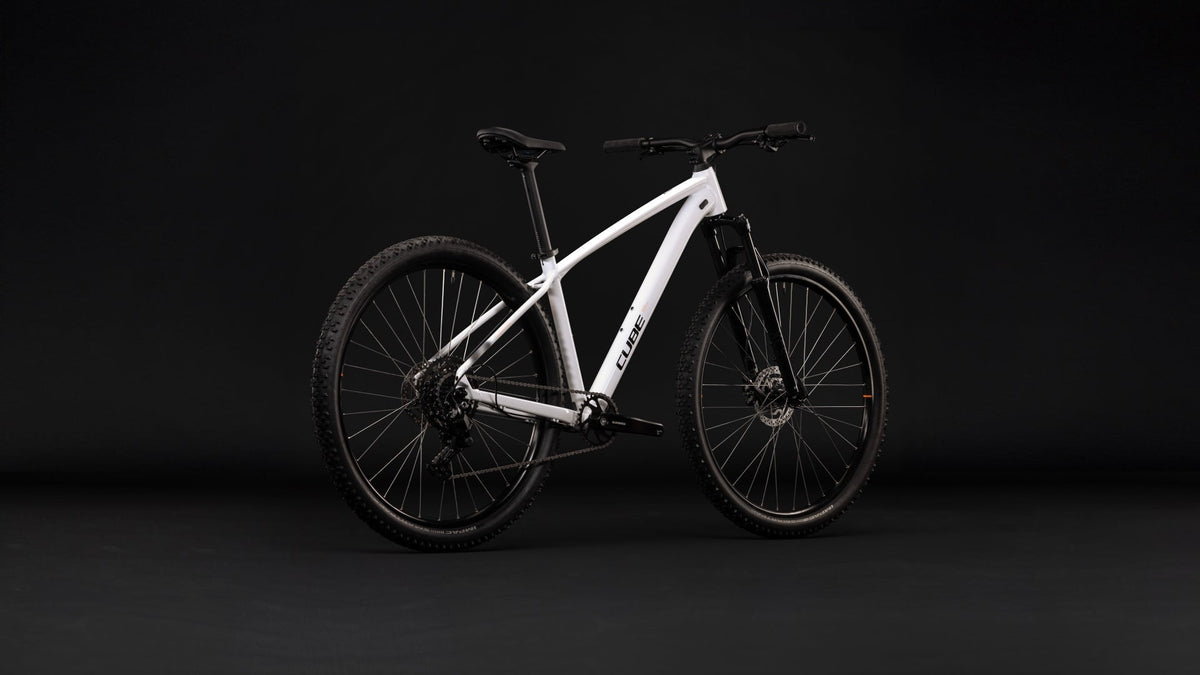 Cube Aim ONE  metallicwhite´n´black (2027)