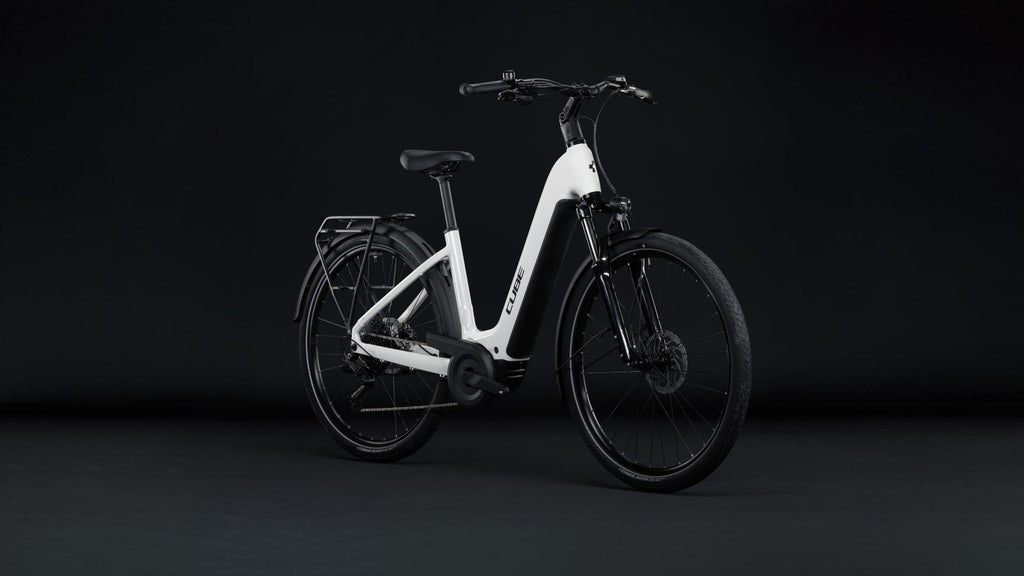 Cube Touring Hybrid ONE 600 Easy Entry metallicwhite´n´chrome (2027)