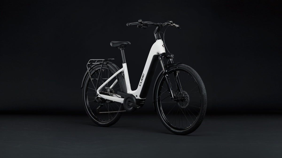 Cube Touring Hybrid ONE 600 Easy Entry metallicwhite´n´chrome (2027)