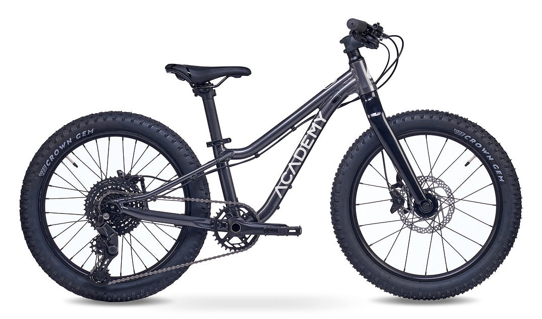 ACADEMY Trail 4 20" Space (2027)