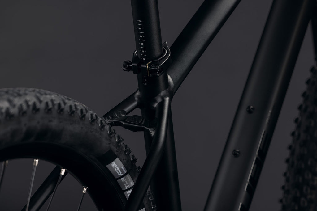 Cube Aim SLT  soot´n´black (2027)